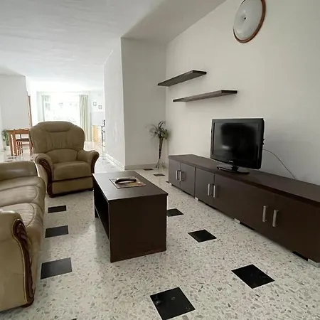 Apartment With Private Pool *