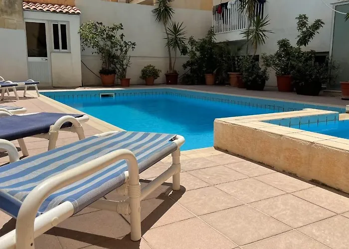 With Private Pool Daire